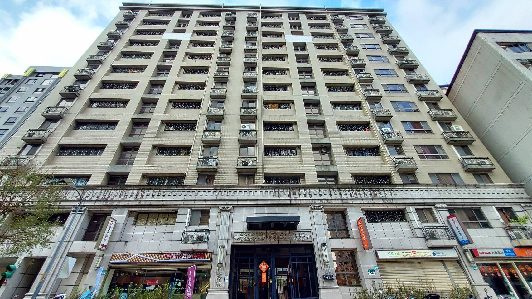 早安康橋社區-實價登錄、成交行情-新店安坑-新店安德街，總樓高13樓，共111戶