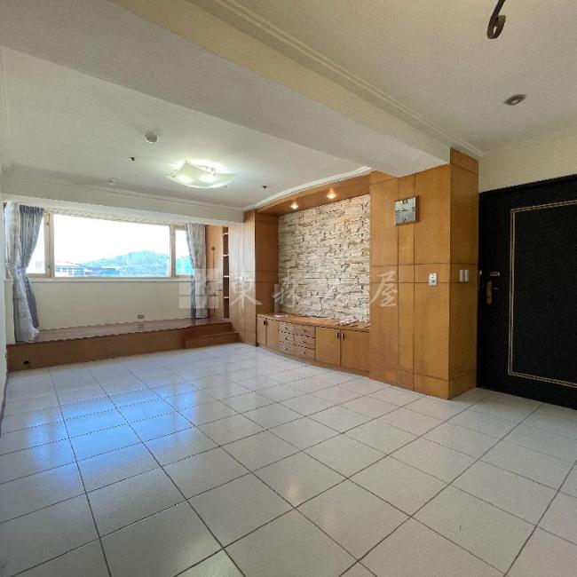 七張極景虹區景觀3房車位