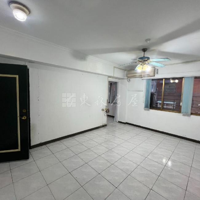 總站新店國小旁電梯4房+車位